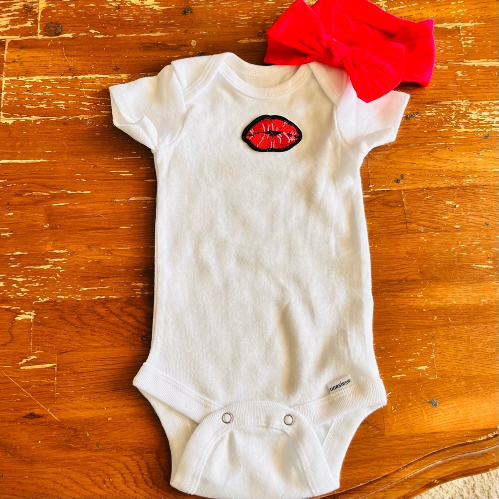 Kisses onsie